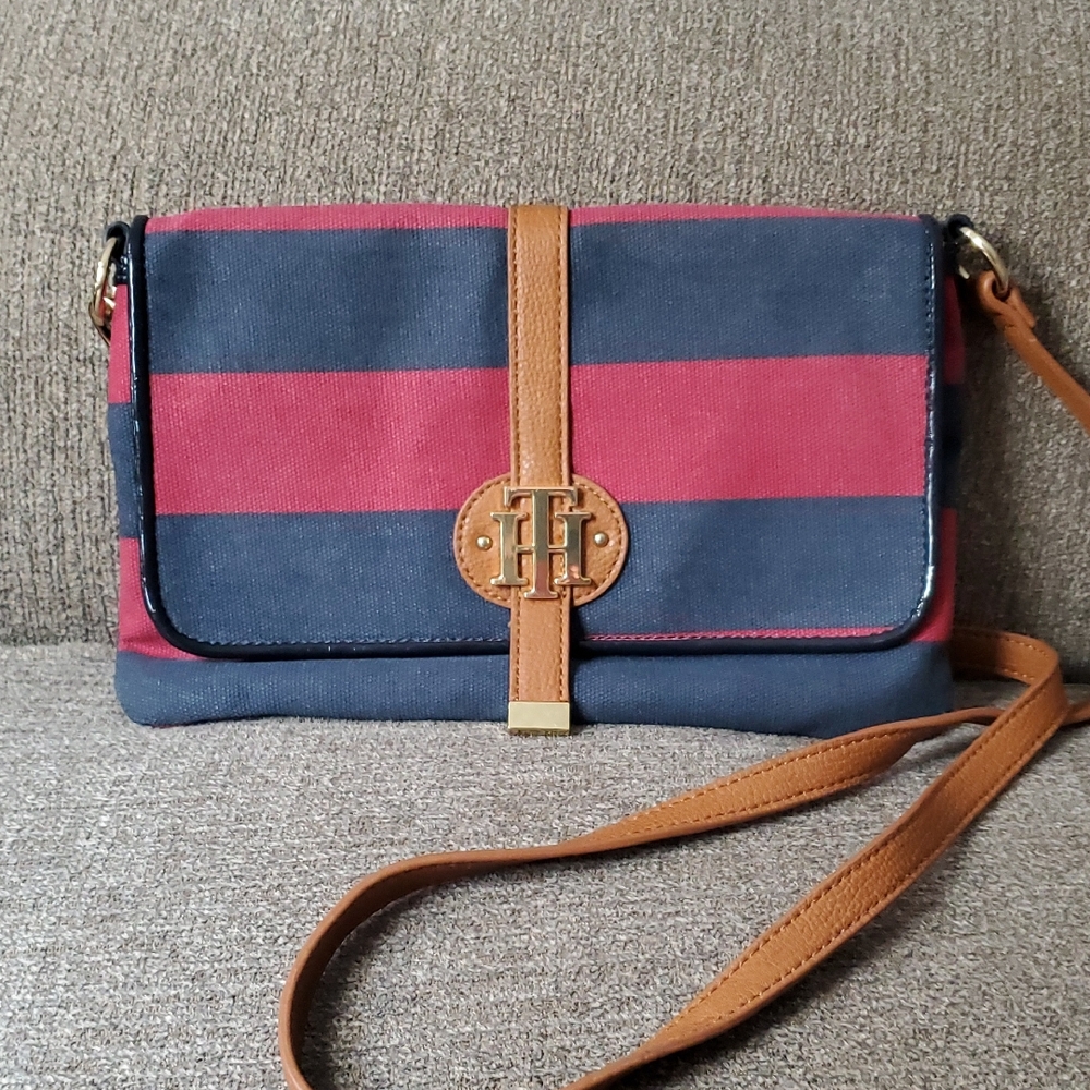 🔥 Tommy Hilfiger Striped Logo Crossbody‎ • 11" x 7.5"
